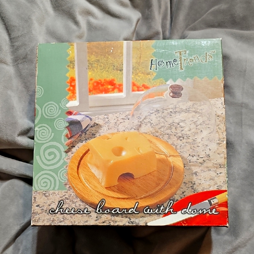 NOS Wooden Cheese Board With Clear Plastic Dome